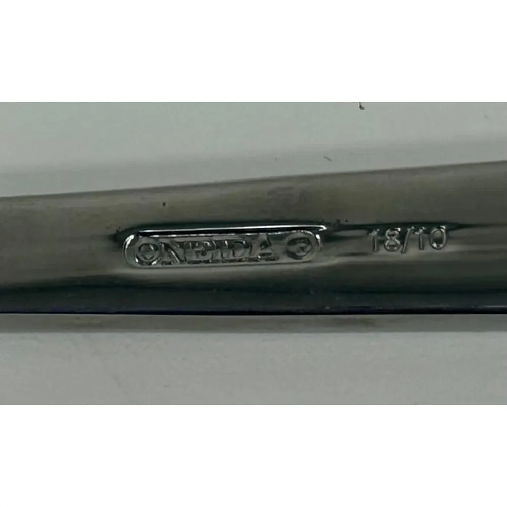 Oneida Aero Stainless Steel Flatware Set. KT112